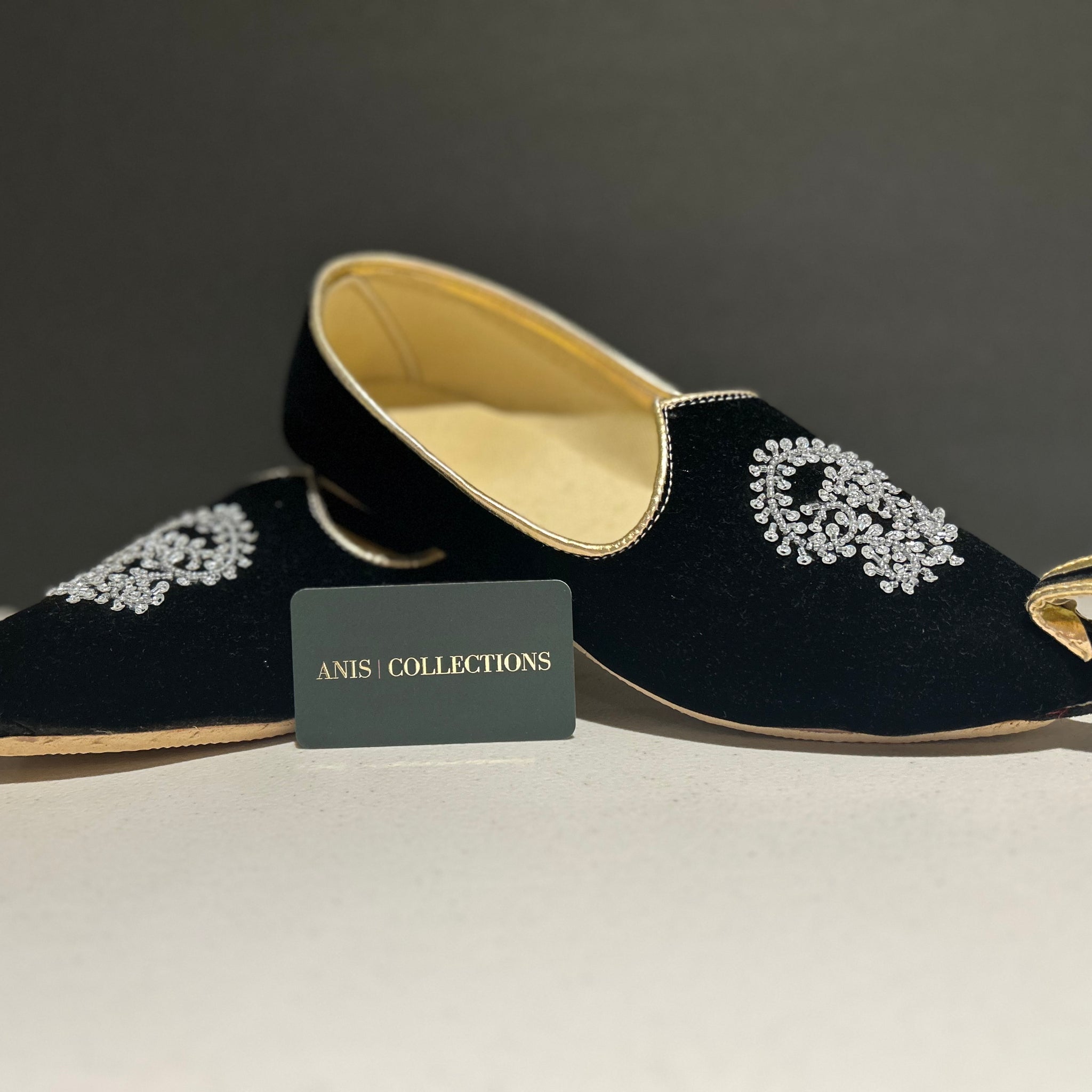Juttis/ Shoes